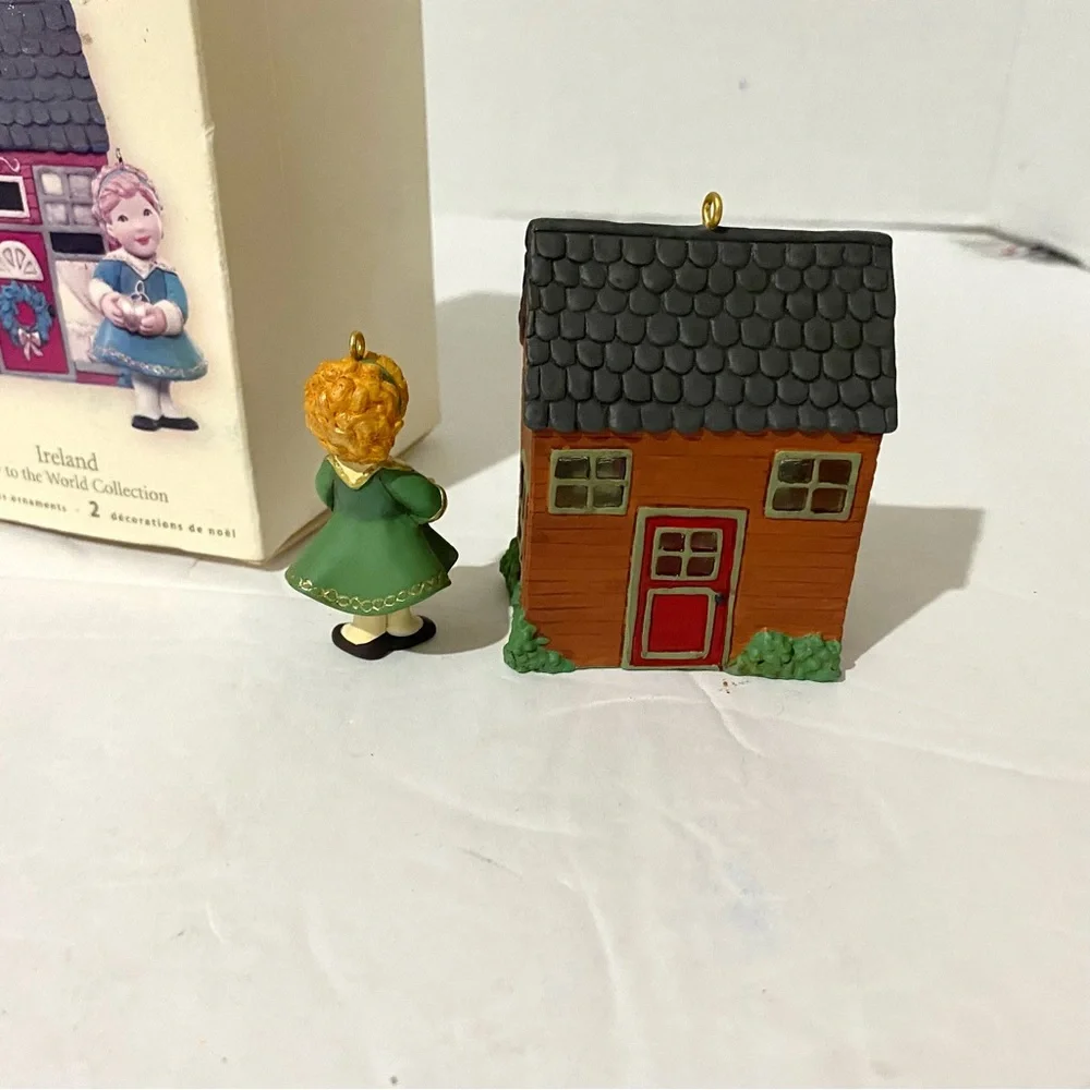 Hallmark Ireland Joy to the World Collection Keepsake 2 Ornament Set 2007 in Box